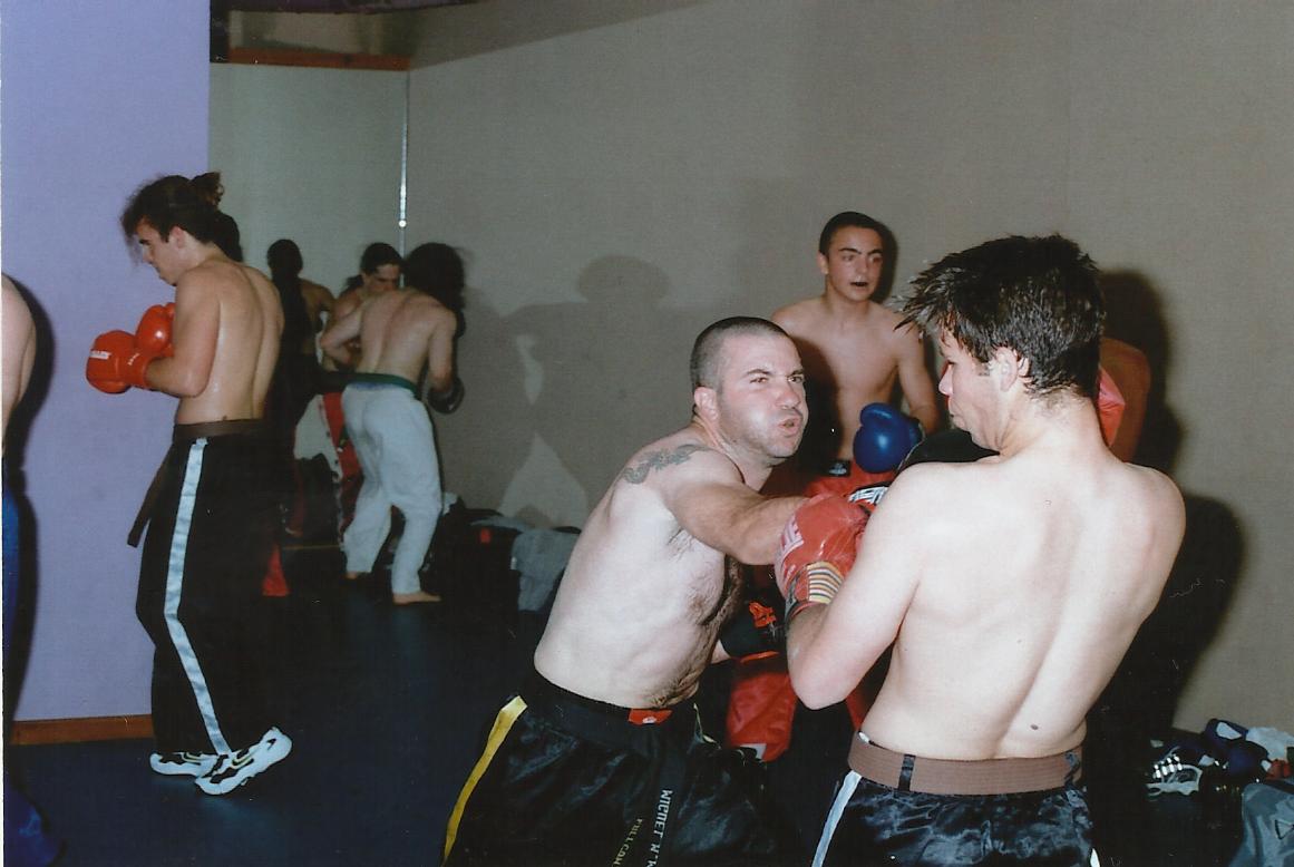 Directo derecha de Miguel Martín a Tomás.