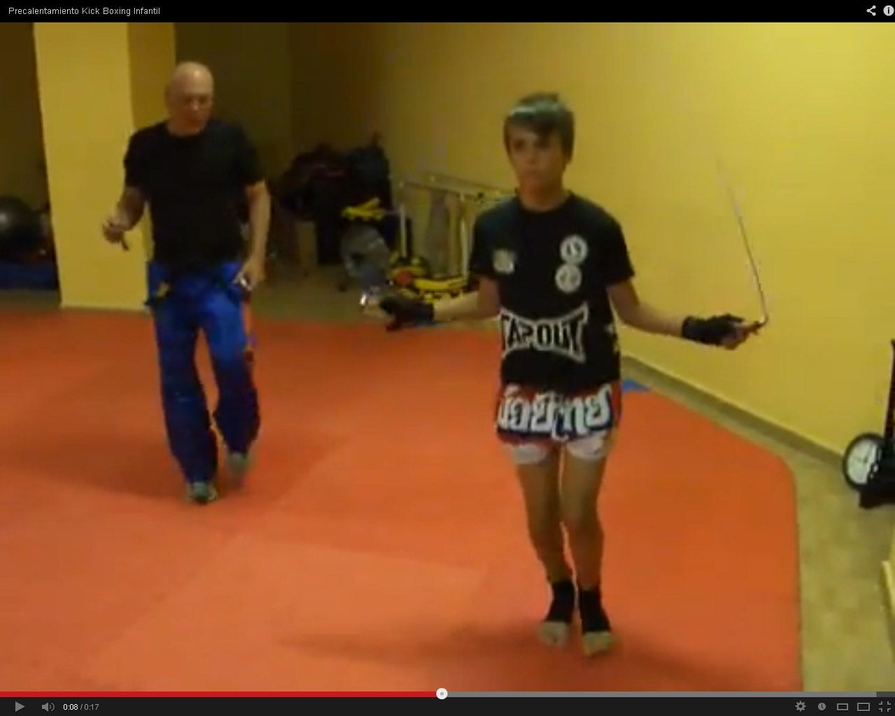 Precalentamiento kick boxing infantil